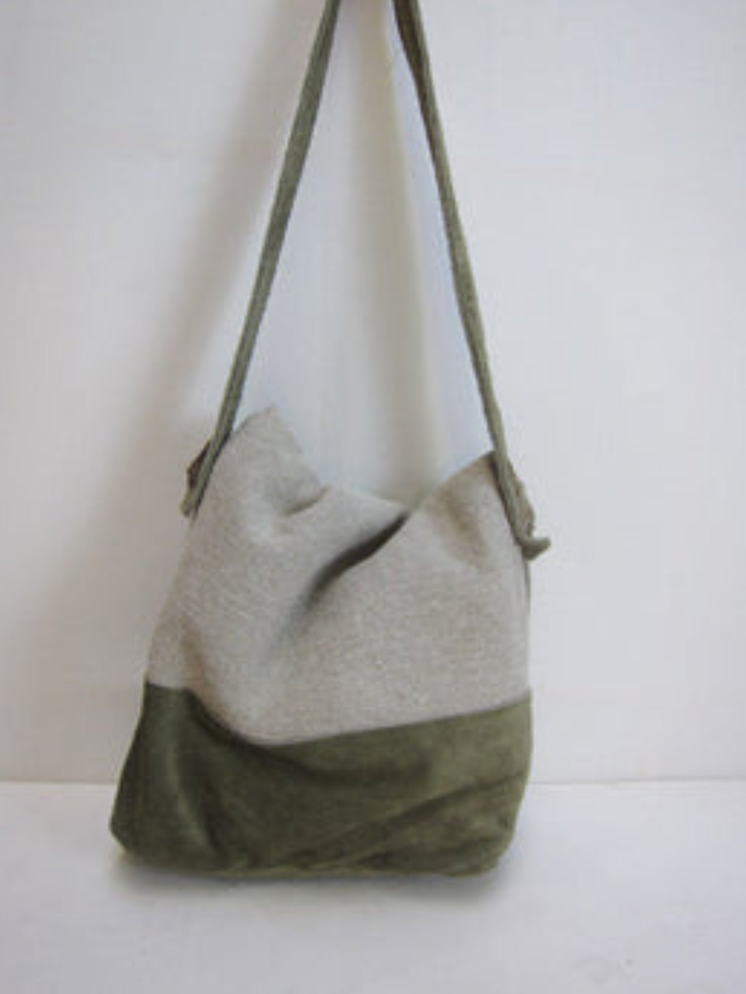 Lucy's linen lug-around bag