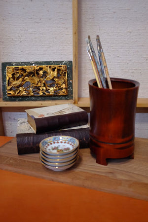 Bell's Bamboo vase and drawing accessories