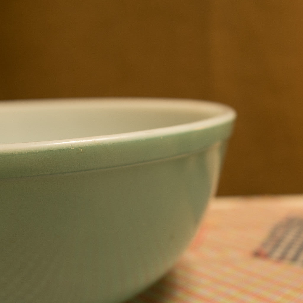  Vintage turquoise glass mixing bowl 