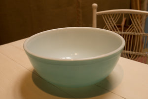  Vintage turquoise glass mixing bowl 