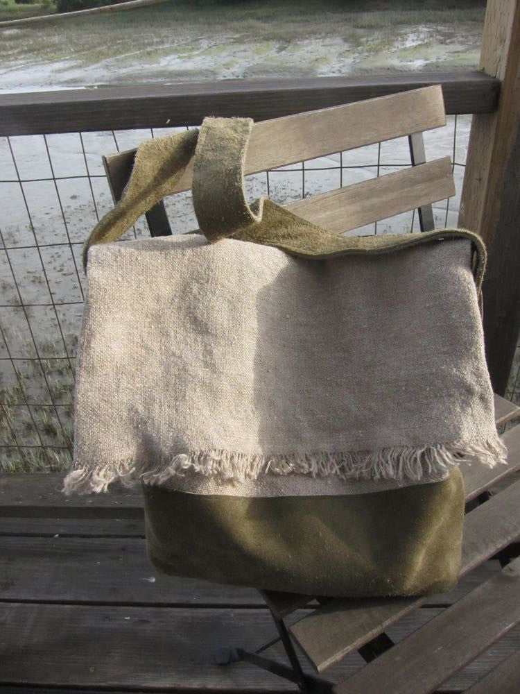 Lucy's linen lug-around bag