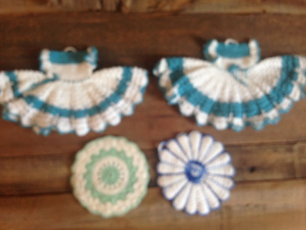  Vintage crocheted hot pads with scalloped edges